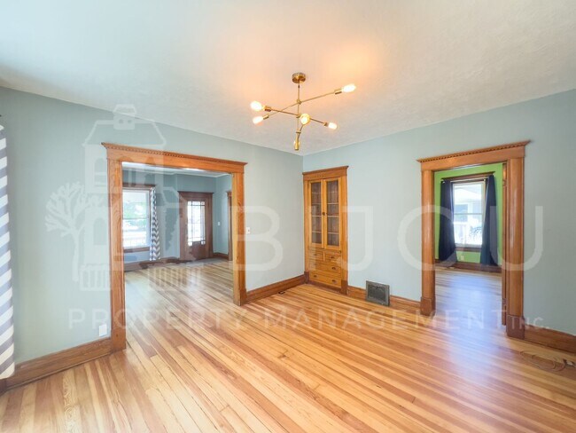 Building Photo - Patty Jewett Bungalow