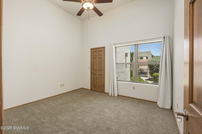 Building Photo - 1320 Golf Club Rd