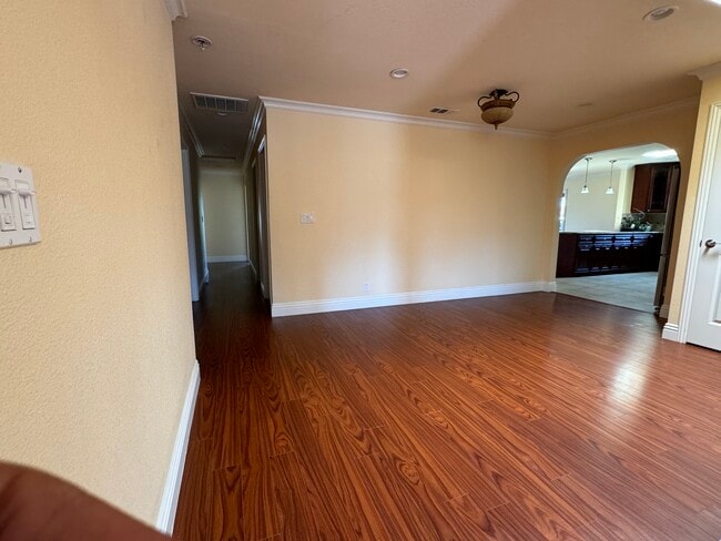 Building Photo - 6003 Prospect Rd