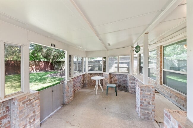 Building Photo - 2618 Parkbriar Ln