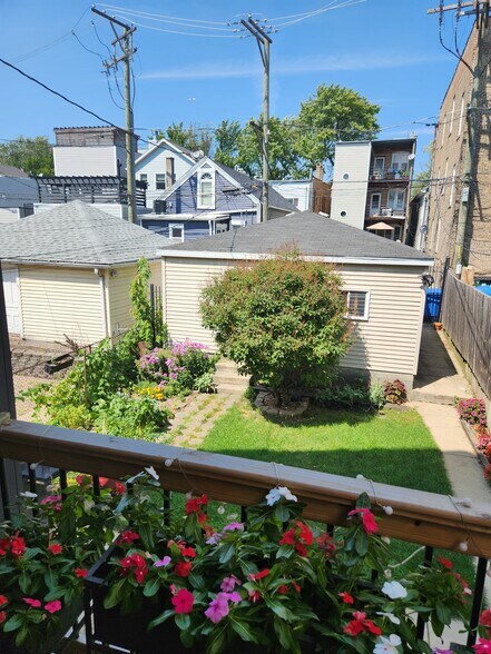Building Photo - 2102 W Barry Ave