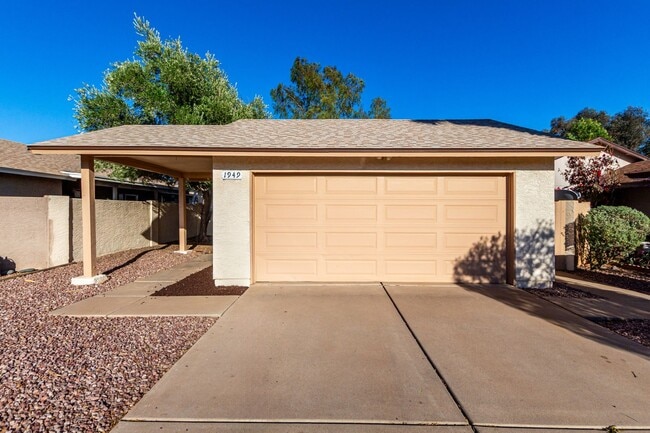 Building Photo - Location, Location, Location!