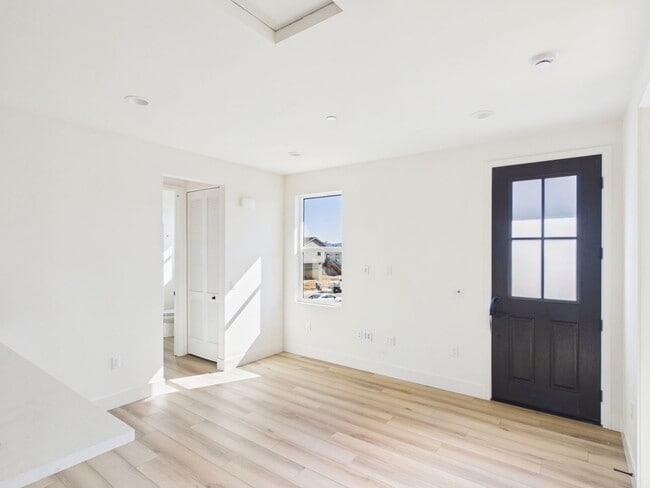 Building Photo - 711 Passion Ct