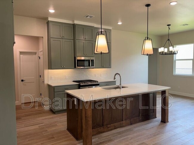Building Photo - 3002 Holw Crst Ln