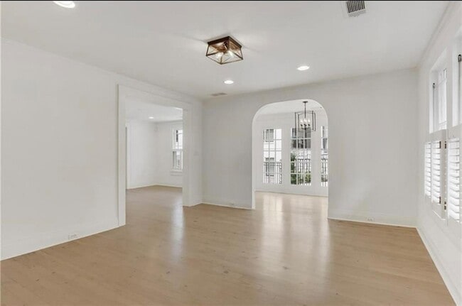 Building Photo - 2512 Brookwood Dr NE