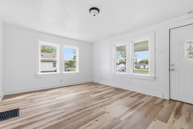 Building Photo - 2012 Arrow Ave