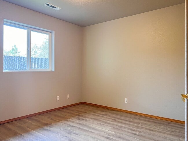 Building Photo - 622 E GRANT St