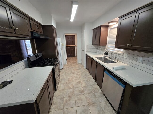 Building Photo - 24312 Carlton Rd