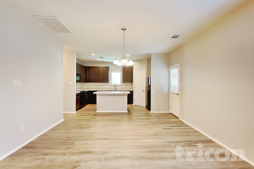 Building Photo - 9411 Sandy Rdg Wy