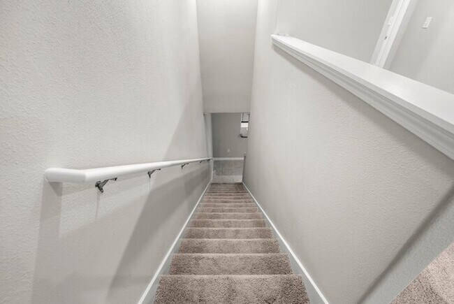 Building Photo - LIKE NEW Townhome in Willow Square!