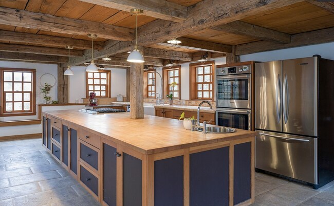 Building Photo - Orcas Landing Custom Built Luxury Home