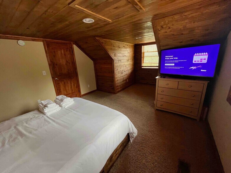 Building Photo - 511 N Aspen St