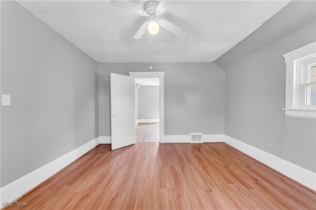 Building Photo - 13437 Kirton Ave