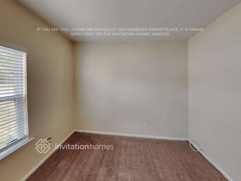 Building Photo - 200 Augustus Lane