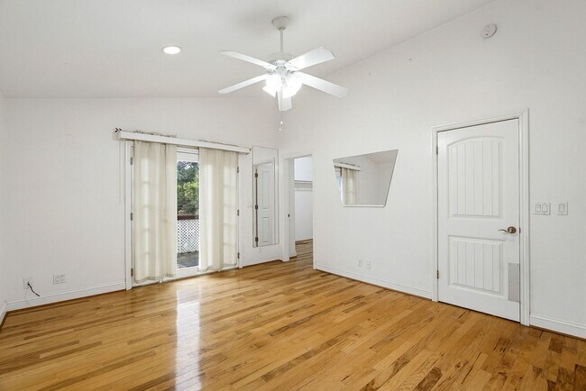 Building Photo - Sun-Filled 2BR/2BA Upper Home with Large Decks & Hardwood Floors in Aptos