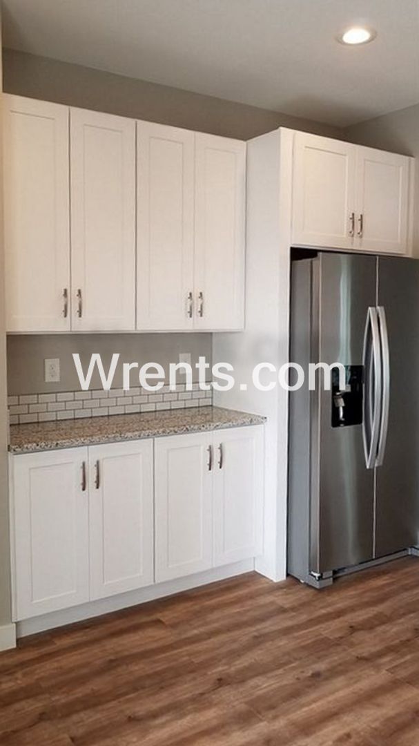 Building Photo - Beautiful Home By Esmeralda Golf Course Av...