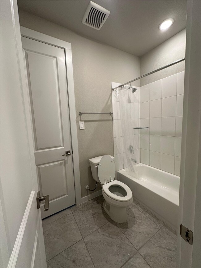 Building Photo - 122 Nightshade St