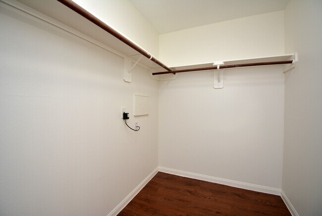 Building Photo - 12010 Gregory Crossing Way