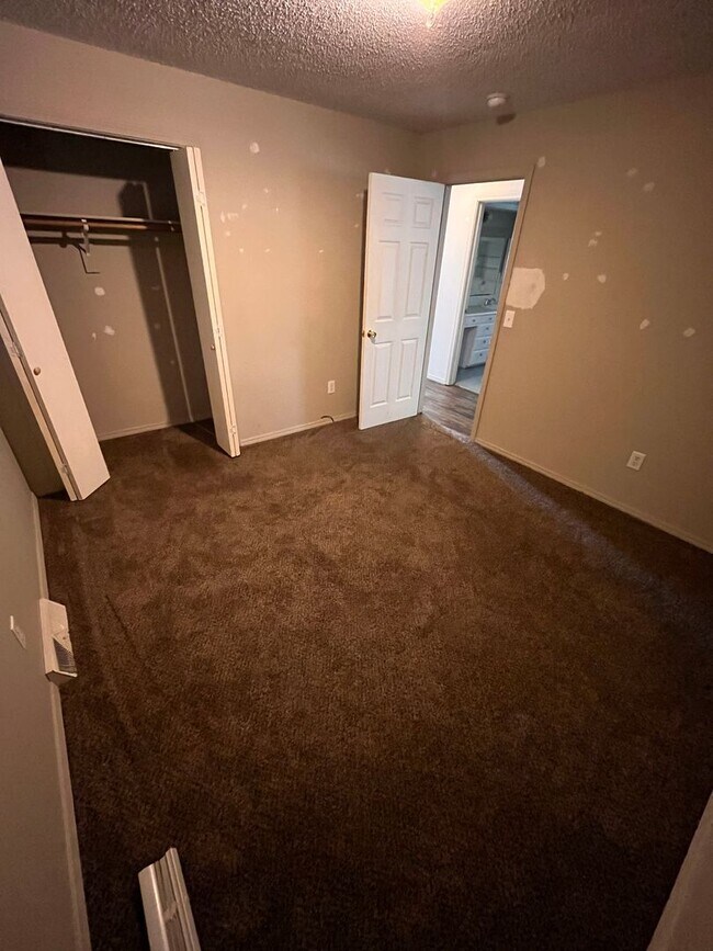 Building Photo - Brentwood 3 bedroom & 2 bathroom home, Huge Fenced Yard