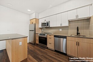 Building Photo - 1241 Chicago Ave