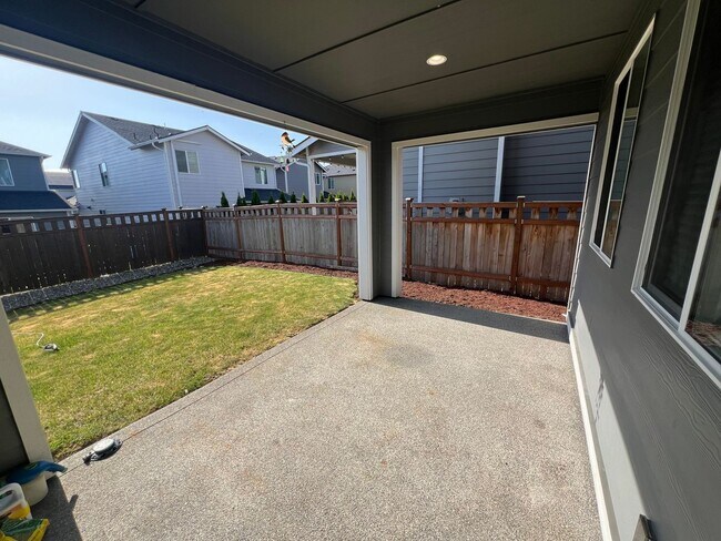 Building Photo - AVAILABLE NOW! 3BD 2.5 BATH TUMWATER LIVING