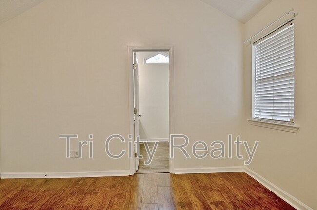 Building Photo - 350 Cobbler Dr