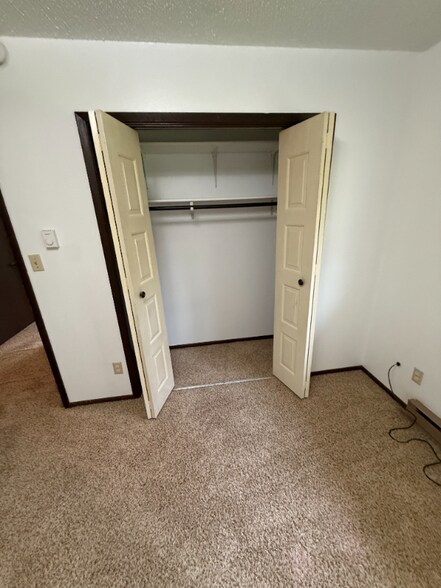 Building Photo - 716 Great Plains Ct