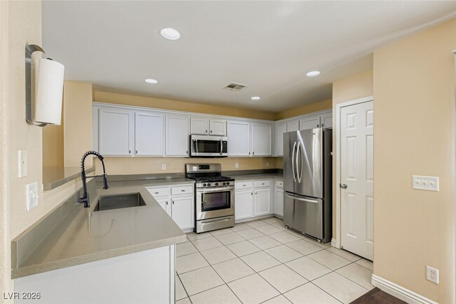 Building Photo - 5986 Ambleshire Ave