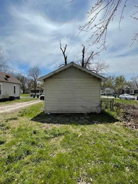 Building Photo - 1764 E Johns Ave