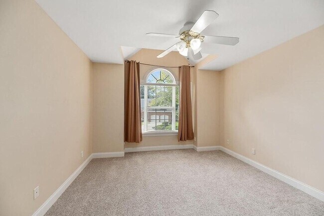 Building Photo - AVAILABLE NOW: 4 Bed 3.5 Bath in Coosaw Cr...