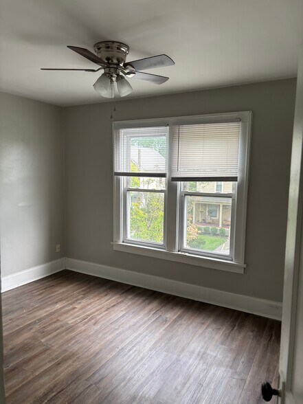 Building Photo - 206 E Blake Ave