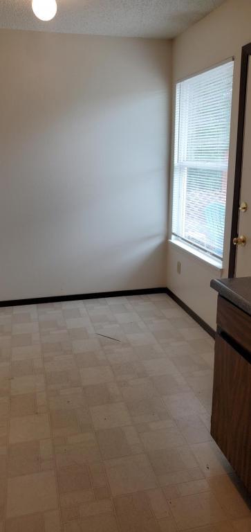 Building Photo - 906 Hersinger Pl