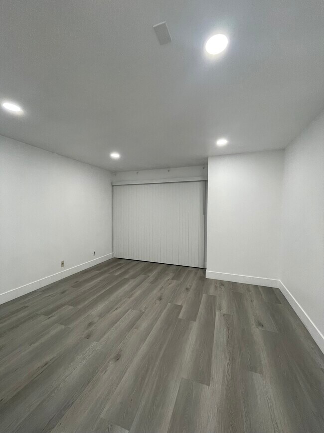 Building Photo - 15050 Sherman Way