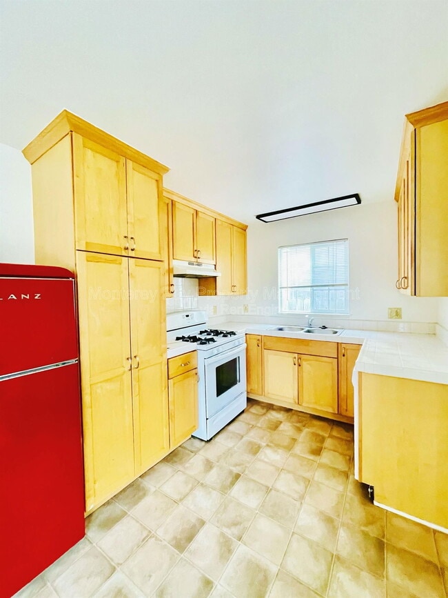 Building Photo - 1012 Munras Ave