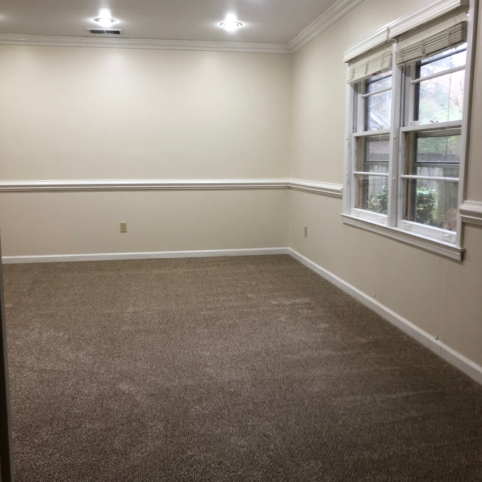 Large family room as seen from the sunken den/dining room. Windows overlooking the back yard. - 4968 New Haven Ave