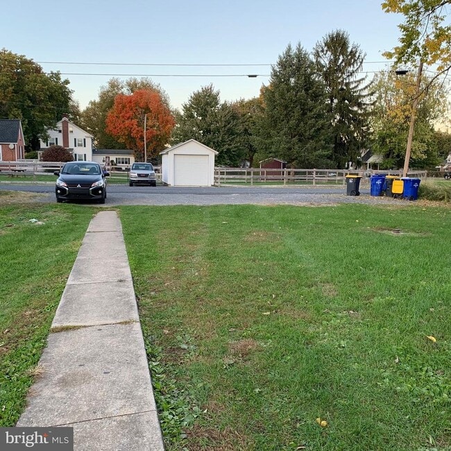 Building Photo - 203 E Penn Ave