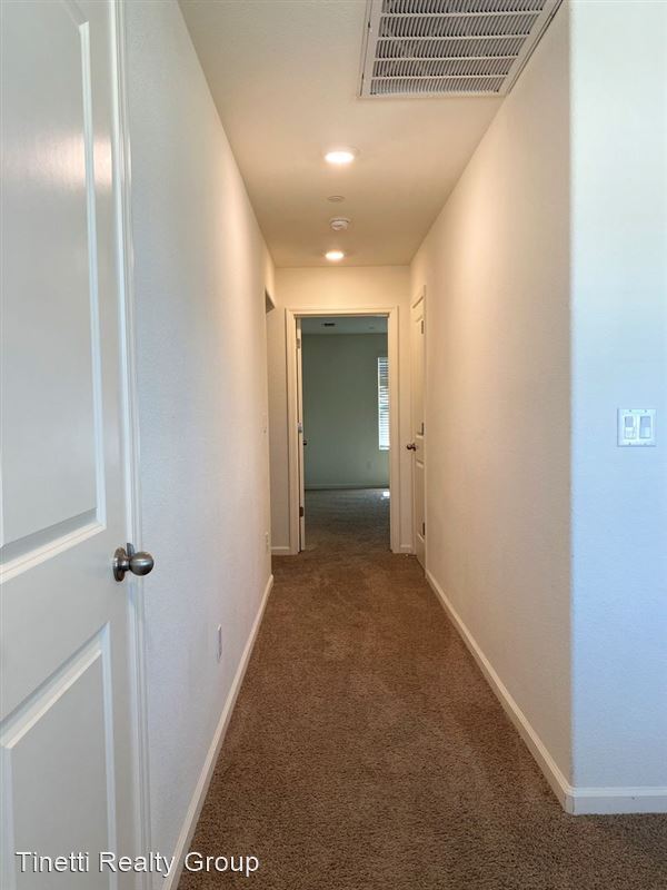 Building Photo - 268 Sullivan Dr
