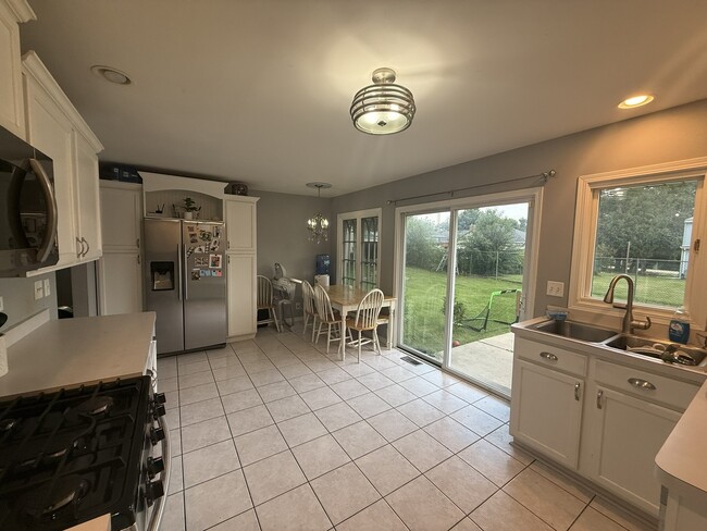 Building Photo - 122 Gall Ln