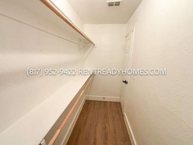 Building Photo - 10302 Davilla Ave