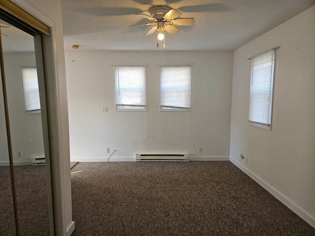 Building Photo - 510 W Murray St