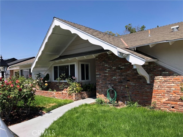 Building Photo - 1019 E Walnut Ave