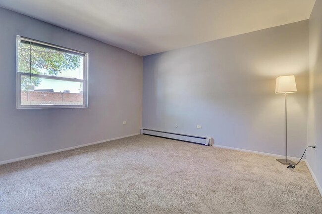 Building Photo - Fully Furnished ! Apartment in the Heart o...