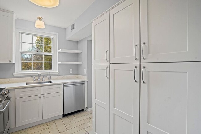 Building Photo - 3810 39th St NW