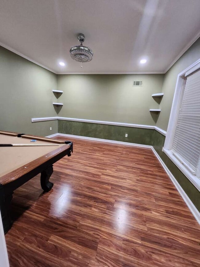 Building Photo - 203 Walnut Gardens Dr