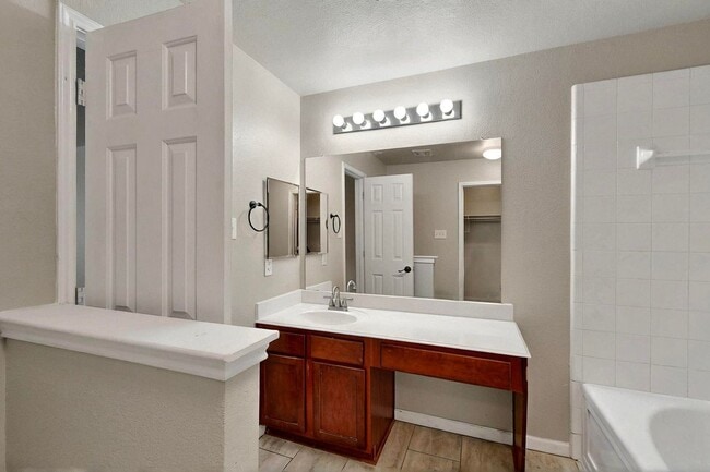 Building Photo - Spacious Family Home with Room to Grow
