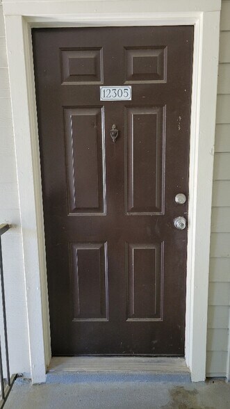 Building Photo - 700 Daniel Ellis Dr