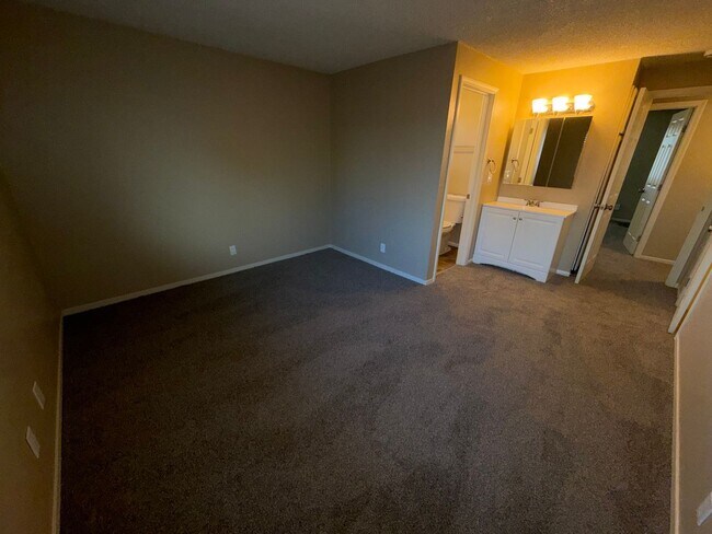 Building Photo - Upgrade Your Living: Spacious 4-Bedroom Ho...