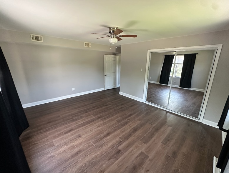 Building Photo - 509 Kedron Ave