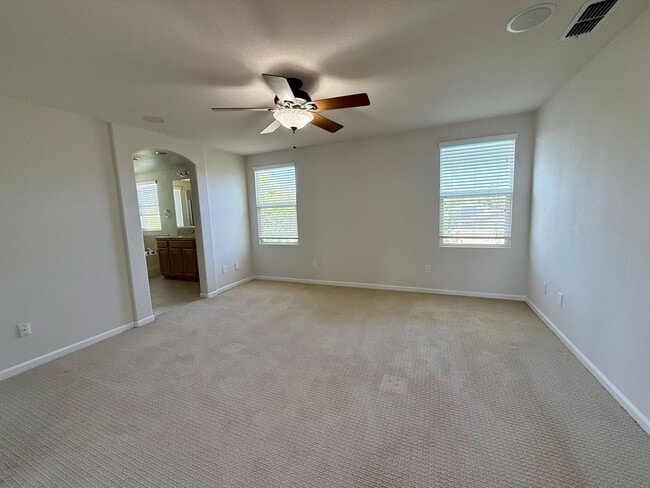 Building Photo - 5-Bed Gated Family Oasis | Prime Location & Backyard Space