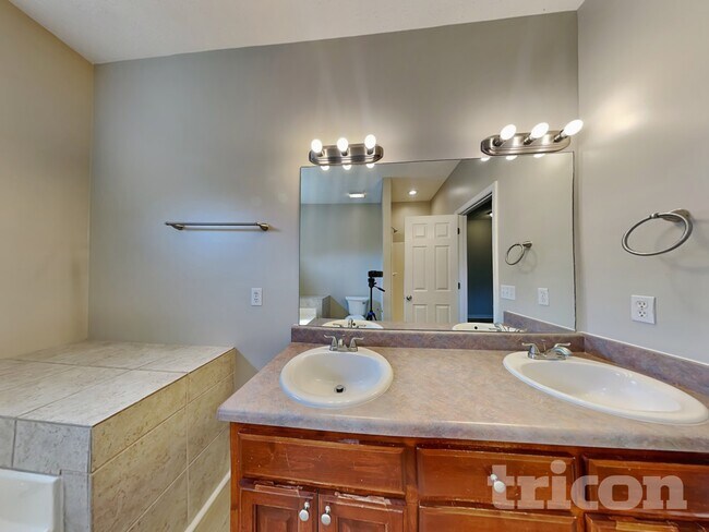 Building Photo - 119 Cherokee Dr